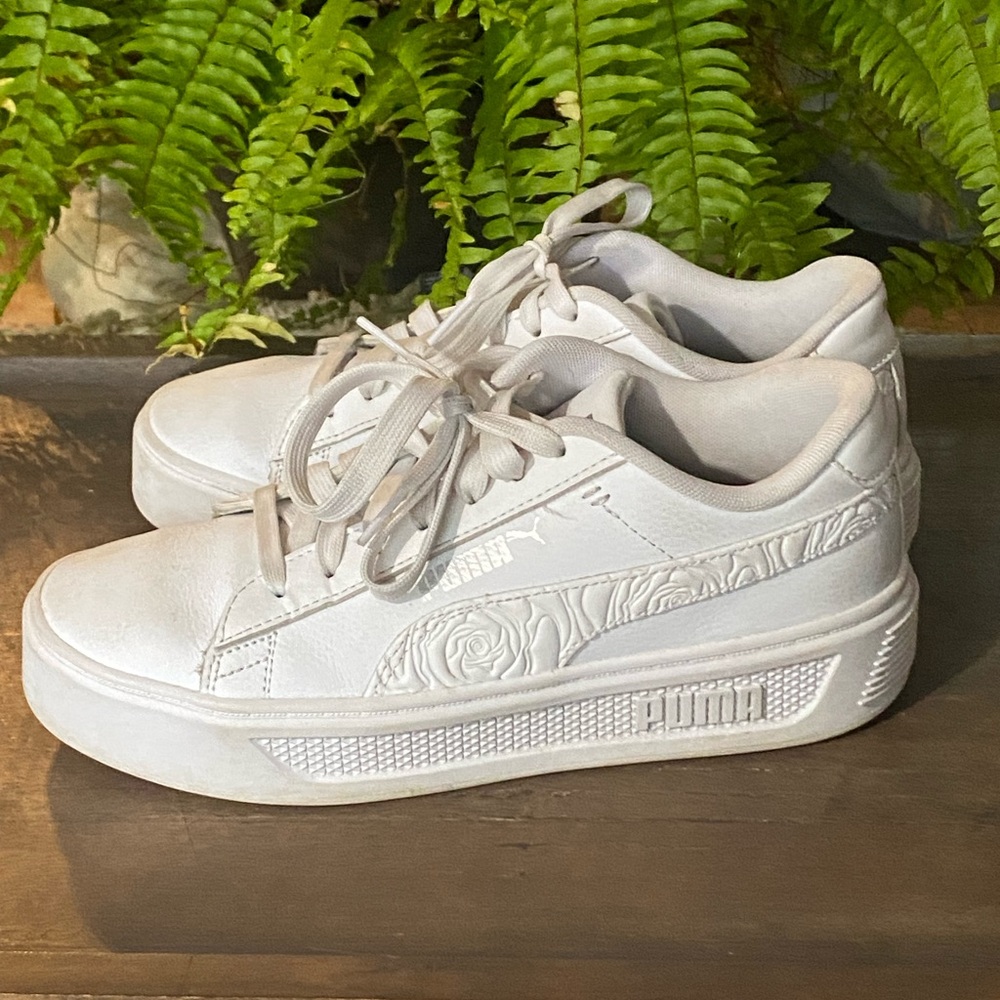 White Puma Smash V3 Platform  Sneakers with Embossed Rose Design